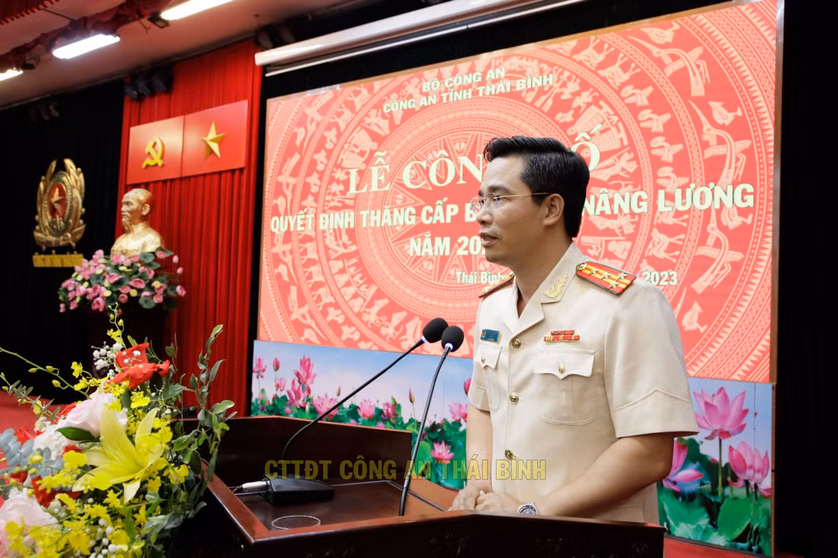  Đại tá Trần Văn Phúc - Giám đốc Công an tỉnh Thái Bình: Ngày 31/5, Công an tỉnh Thái Bình tổ chức lễ công bố Quyết định thăng cấp bậc hàm, nâng lương năm 2023. Thượng tá Trần Văn Phúc - Giám đốc Công an tỉnh Thái Bình được thăng cấp bậc hàm từ Thượng tá lên Đại tá.