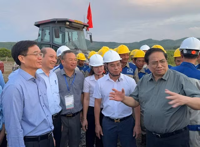 Thủ tướng thị sát công trình cao tốc Khánh Hòa - Buôn Ma Thuột Thu tuong thi sat cong trinh cao toc Khanh Hoa - Buon Ma Thuot