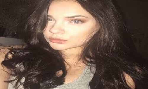 Video: Co gai My mac bikini bi ban day tu cau cao 18m xuong thac nuoc
