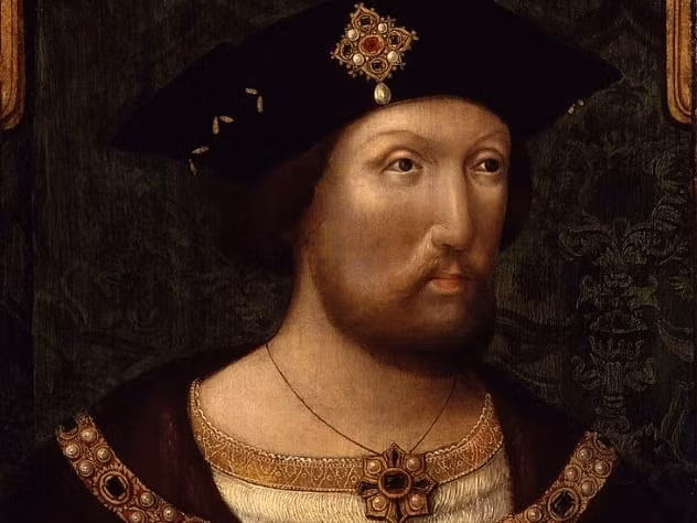 Nổi tiếng là hoàng đế có phong độ, điển trai, vua Henry VIII khiến nhiều người ngưỡng mộ khi sở hữu chiều cao 1m91 và bộ tóc đỏ ấn tượng.
