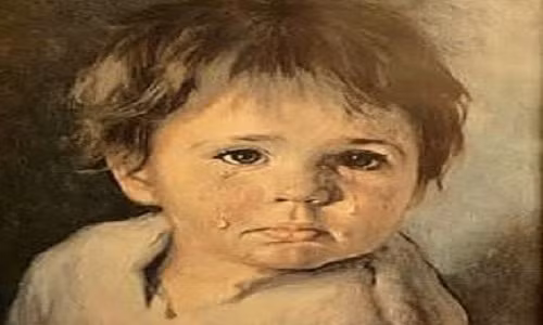 Những bức tranh có tên gọi "Cậu bé khóc" của Giovanni Bragolin được bán cho nhiều khách du lịch làm quà lưu niệm. Tuy nhiên, về sau người ta phát hiện một bí mật rùng rợn về những bức tranh trên.