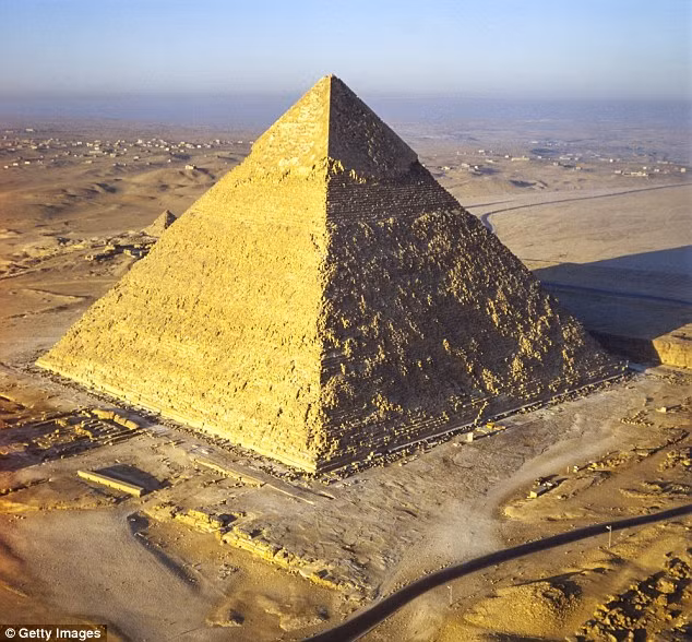 Su that chan dong chua tung he lo ve Dai kim tu thap Giza