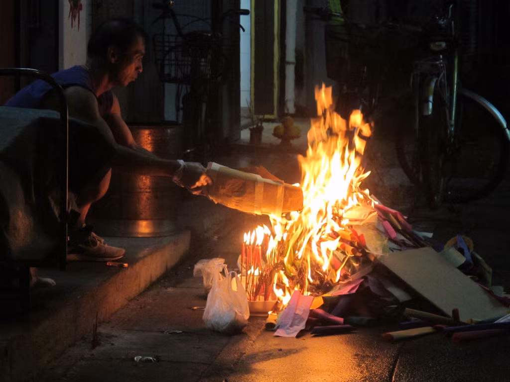 Thêm nữa, người dân cúng "cô hồn" để cầu mong những điều tốt đẹp sẽ đến với họ và gia đình.