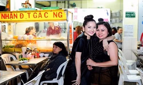 Loat my nhan Viet kiem tien ty lon len tu hang quan cua me-Hinh-5