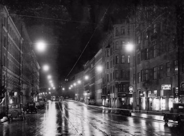Vào ngày 1/5/1932, Lindestrom bán dâm cho một vị khách bí ẩn như thường lệ tại phòng riêng. Sang đến ngày hôm sau, người bạn sống cạnh phòng Lindestrom gõ cửa nhưng không thấy người trả lời. Người này cho rằng có thể Lindestrom đã ra ngoài chơi.