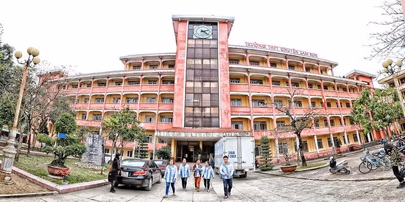 Chuyen chua ke dang sau giai thuong quoc te hoc sinh chuyen Lam Son