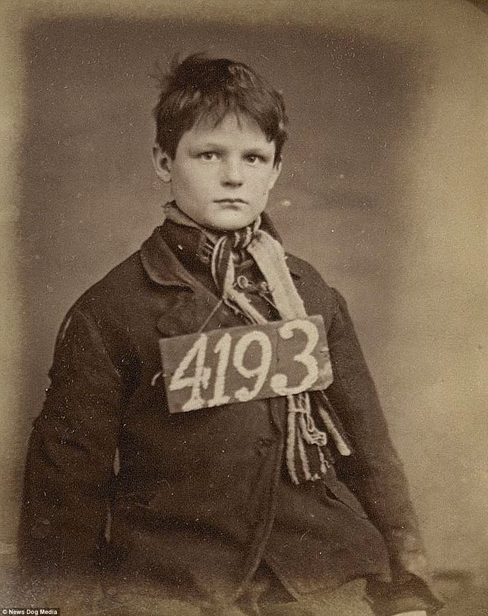 Thomas Savage, 11 tuổi, ăn trộm sắt năm 1872 nên cũng phải vào nhà tù Wandsworth.