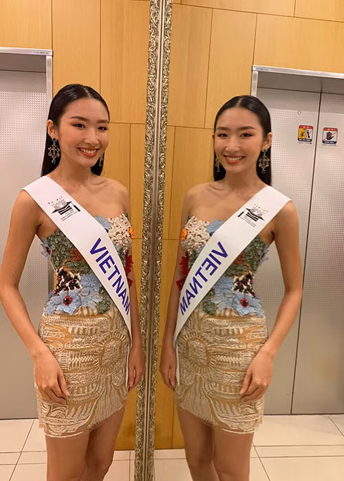 Tại cuộc thi này, Thanh Khoa ghi điểm bởi kỹ năng catwalk, khả năng giao tiếp đầy tự tin.