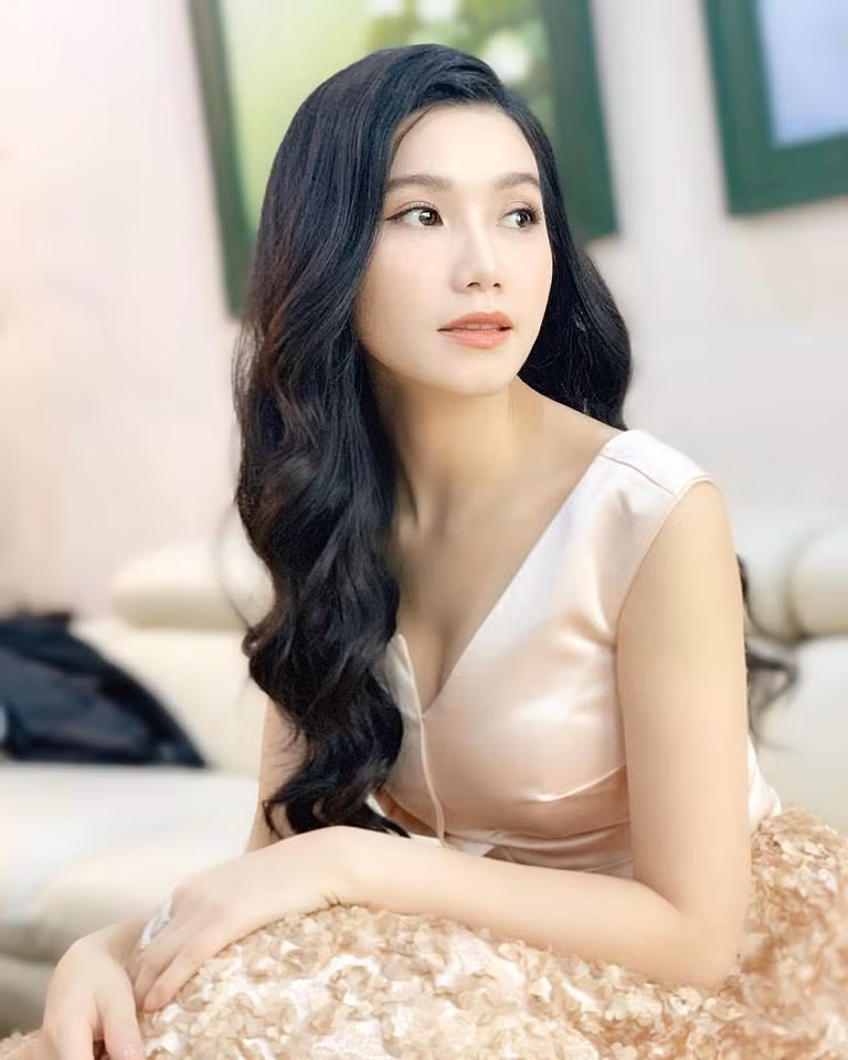 Trước khi tái xuất với "Hoa hồng trên ngực trái", Lương Giang từng tham gia các phim: 13 nữ tử tù, Nhà có nhiều cửa sổ, Ngự lâm không kiếm, Cầu vồng tình yêu, Khát vọng Thăng Long, Tết tỏ tình, Gia đình thủy tinh, Bó tay chấm com, Cư dân thông thái...
