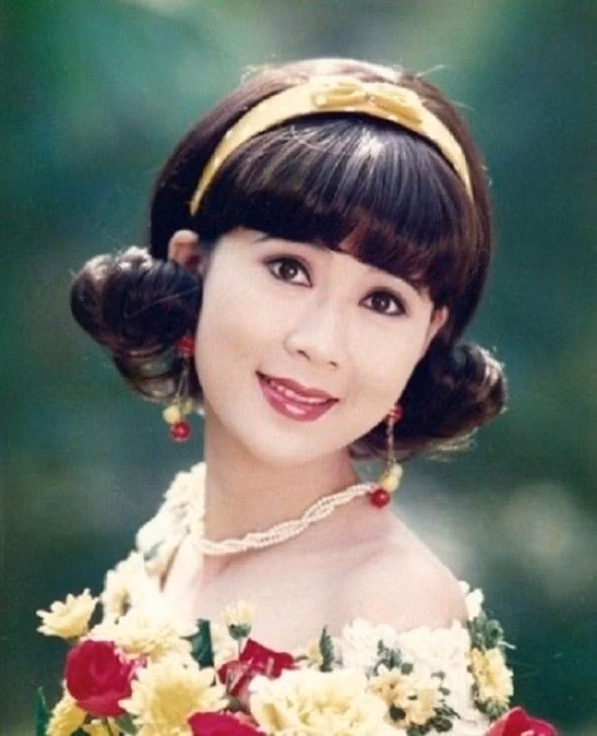 Sau vai Ngân Hà trong bộ phim truyền hình Những nẻo đường phù sa của đạo diễn Châu Huế, nữ diễn viên quyết định rời xa màn ảnh khiến nhiều người hâm mộ phải tiếc nuối.