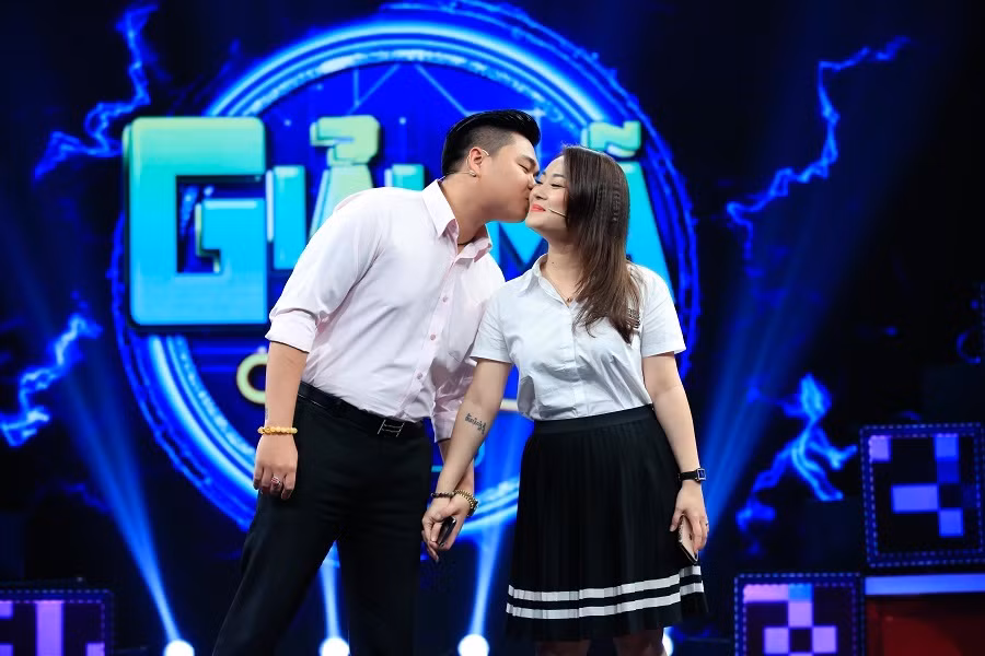 Con trai Le Giang ke chuyen tinh voi vo hon 8 tuoi, co 2 con rieng