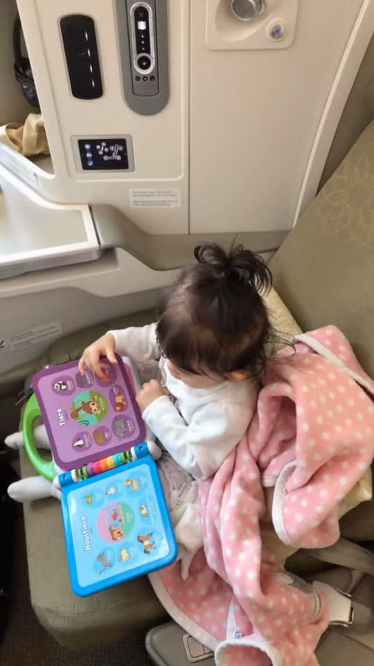 Mai Hồ và chồng Việt kiều đưa các con về Việt Nam sau hơn 1 năm định cư ở nước ngoài.