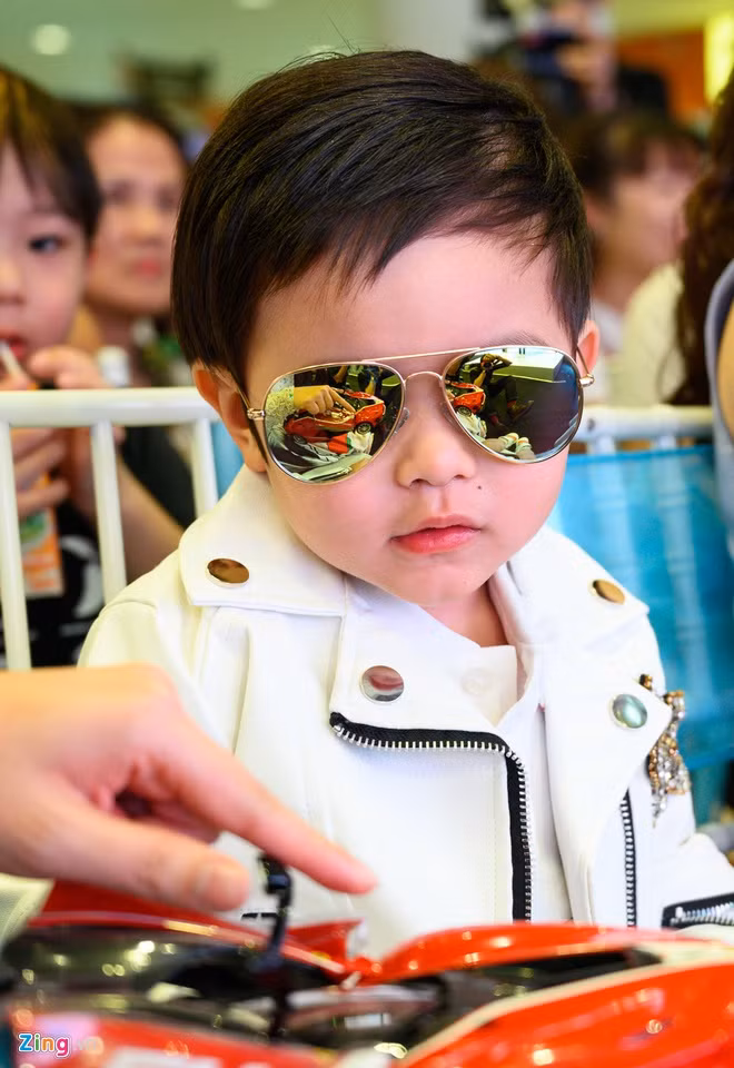 Nam ca sĩ nói vui về con trai: "Thiên Từ bây giờ như ngôi sao, được khán giả yêu thích, quan tâm hơn cả ba mẹ".