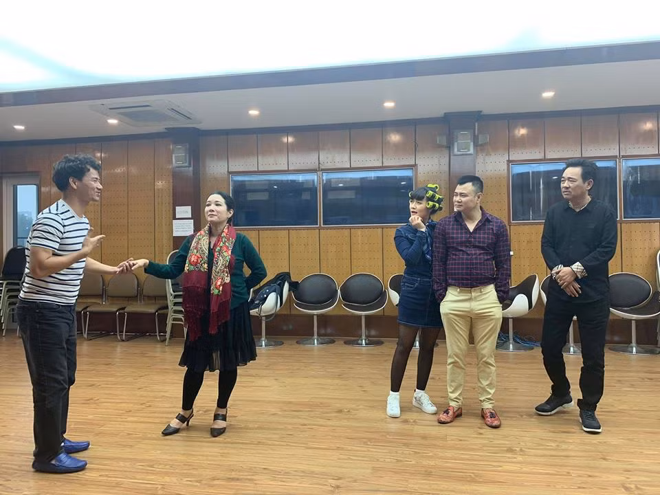 Thường xuyên diễn cặp cùng nghệ sĩ Xuân Hinh, sự xuất hiện của cặp bài trùng Xuân Hinh - Thanh Thanh Hiền trong chương trình thay thế Táo quân nhận được nhiều sự kỳ vọng của khán giả.