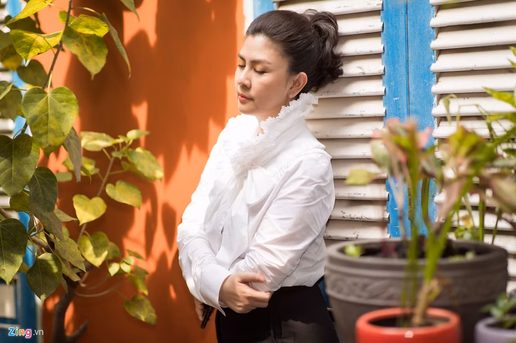 Kim Thư cho biết cô đã làm hết mức có thể để cứu khi Phước Sang vướng nợ nần. Cô nghẹn ngào nói: "Tôi mong sao anh Sang thoát khỏi biến cố đó. Khi anh thoát, hai đứa con sẽ có sự tự tin hơn trong cuộc sống. Nhưng những gì tôi giúp anh Sang chỉ là con số quá nhỏ so với số nợ mà anh vướng".