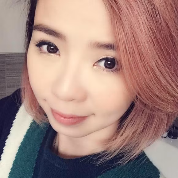 Cả hai kết hôn vào năm 2007 và có với nhau cô con gái tên Song Anh (tên ở nhà là Dâu Tây).