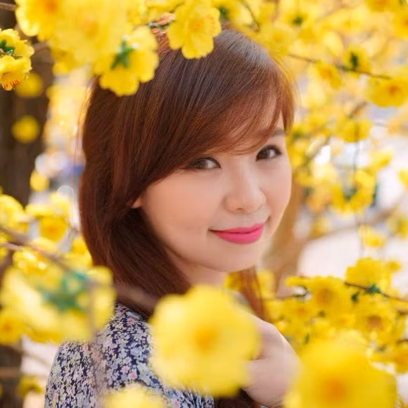Ở thời điểm đó, nhiều đồn đoán cho rằng, Việt Anh và vợ ly hôn vì câu chuyện "phim giả tình thật" liên quan tới một nữ diễn viên xinh đẹp trong phim "Gió nghịch mùa".