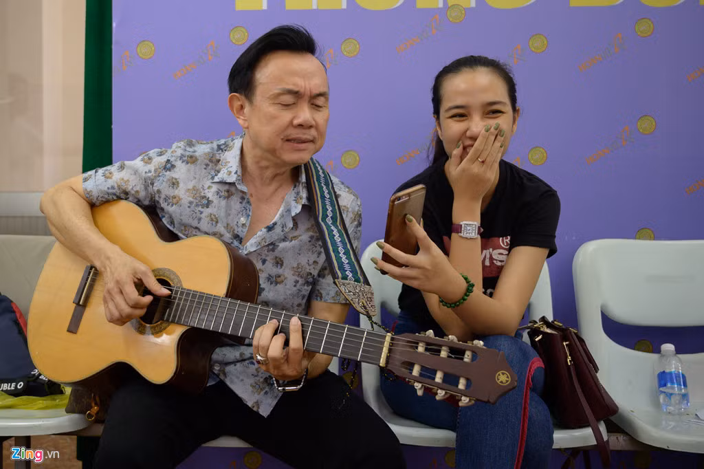 Tổ chức live show ở tuổi ngoài 50, với Chí Tài là áp lực lớn. Anh cho biết nếu không được đồng nghiệp thúc giục, ủng hộ bản thân sẽ không thực hiện show. Nam diễn viên hài tiết lộ vừa qua anh chăm chỉ tập thể dục, ăn kiêng nên giảm hơn 4 kg. Chí Tài bị bệnh tiểu đường suốt 5 năm qua.
