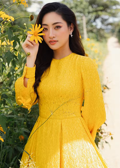 Trong chuyến đi Đà Lạt lần này, Thuỳ Linh không chỉ dồn tâm huyết để hoàn thành công việc, nàng hậu còn tranh thủ khám phá vẻ đẹp nơi đây.