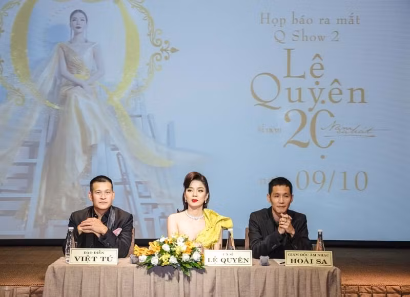 Những bài hát dự kiến trong liveshow Lệ Quyên 20 năm ca hát – Q Show2: Giọt sương trên mí mắt, Mẹ, Lời ru cho con, Mùa chim én bay, Nhớ Hà Nội, Lời tỏ tình của mùa xuân, Mong ước kỷ niệm xưa, Còn tuổi nào cho em, Ru đời đi nhé, Ru em từng ngón xuân nồng, Xót xa, Hẹn hò, Tình chỉ là mơ, Em vẫn biết, Dạ khúc cho tình nhân, Nhật ký đời tôi, Mưa qua phố vắng, Không bao giờ quên anh, Cô đôi thượng ngàn, Tình khôn nguôi, Nếu em được chọn lựa, Cho em gần anh thêm chút nữa, Nỗi đau ngự trị, Giấc mơ có thật… đều là những tuyệt phẩm đã làm nên tên tuổi của Lệ Quyên suốt 20 năm qua.