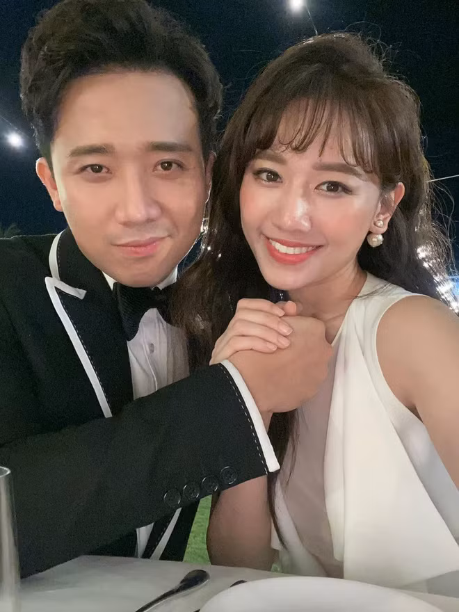 “Khi mặc áo cưới tôi hoảng sợ và nghĩ ‘ôi chuyện gì đang xảy ra’. Tôi cảm thấy một năm chưa đủ hiểu người đó 100%. Trong khi tôi hoang mang thì anh ấy nói rằng: ‘Em cứ theo anh, mọi chuyện sẽ ổn thôi’. Đến hiện tại, tôi thấy hành động của mình là đúng”, giọng ca Anh cứ đi đi chia sẻ.