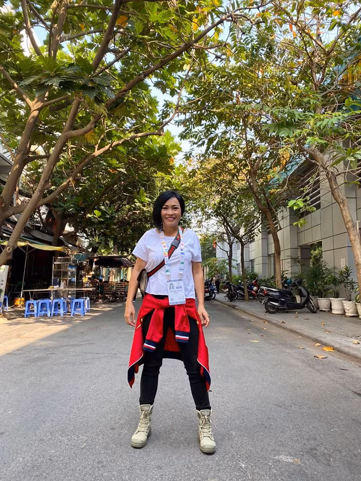 Phương Thanh là một trong những sao Việt cuồng bóng đá. "Chị Chanh" luôn nhiệt tình cổ vũ cho đội tuyển Việt Nam trong các trận đấu.