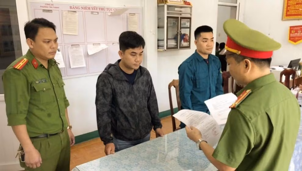 Quảng Nam: Nhân viên ngân hàng lừa đảo, chiếm đoạt hơn 2,3 tỷ Quang Nam: Nhan vien ngan hang lua dao, chiem doat hon 2,3 ty