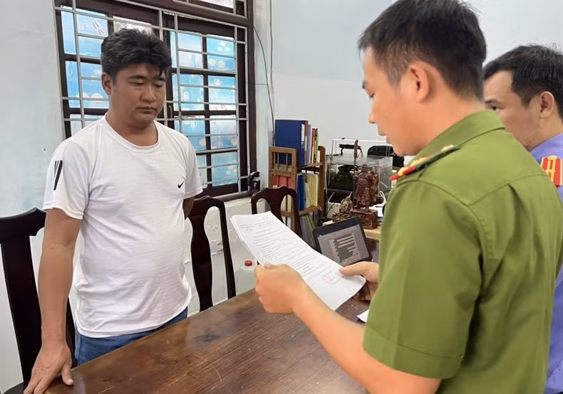 Khoi to tai xe xe container chan ngang cao toc Da Nang - Quang Ngai