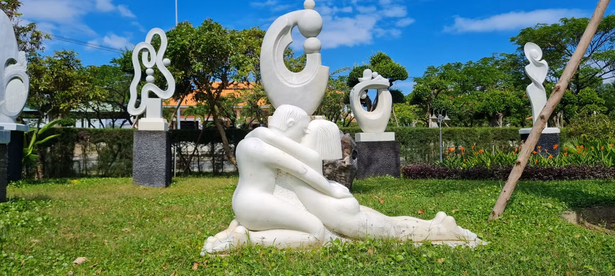 Cả những tác phẩm lãng mạn.