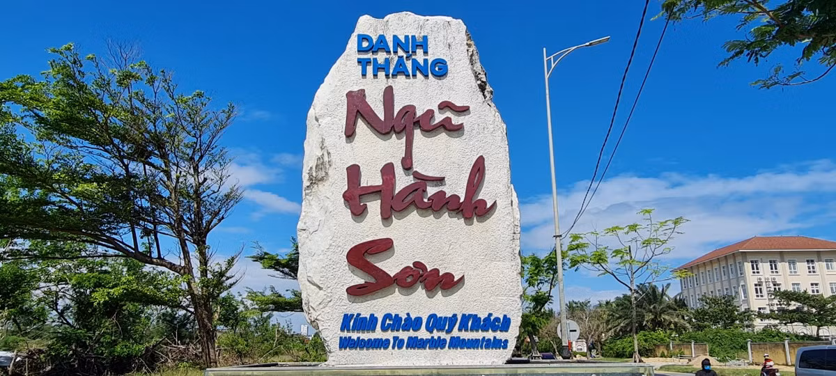 Danh thắng Ngũ Hành Sơn là một địa điểm du lịch nổi tiếng của đất Đà thành.