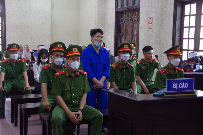 Tại phiên phúc thẩm, bị cáo Cao Tài Năng không xin giảm nhẹ án phạt tử hình mà tòa đã tuyên tại phiên sơ thẩm. Bị cáo Vũ Thị Mừng với lý do nuôi 3 con nhỏ nên xin HĐXX giảm nhẹ hình phạt mà tòa đã tuyên tại phiên sơ thẩm. Tại phiên tòa, Mừng chỉ nhận tội Che giấu tội phạm mà không thành khẩn khai nhận tội Xâm phạm thi thể, hài cốt. 