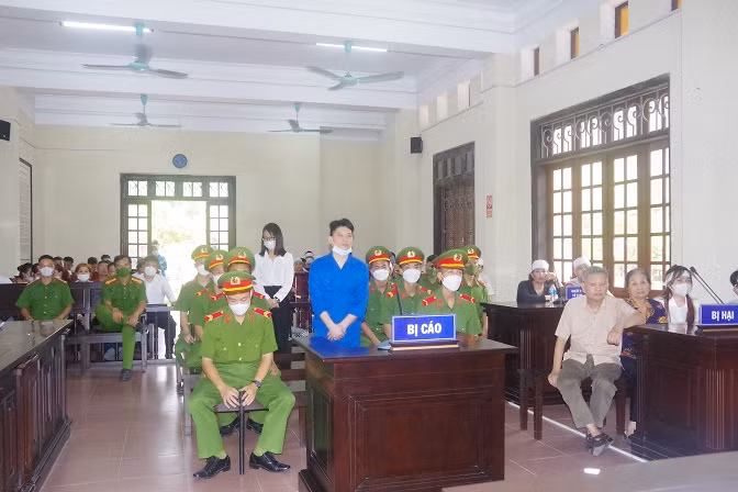 HĐXX nhận định, hành vi của bị cáo Cao Tài Năng là đặc biệt nghiêm trọng, tính toán tinh vi, động cơ đê hèn. Hành vi của bị cáo tước đoạt tính mạng của bị hại, xâm phạm tài sản, thi thể, hài cốt của bị hại, gây tổn thất lớn cho gia đình bị hại, gây phẫn nộ, bức xúc trong quần chúng nhân dân. Bị cáo phạm nhiều tội, do vậy cần áp dụng hình phạt nghiêm khắc, tương ứng với hành vi phạm tội. Bị cáo mất hết nhân tính, không còn khả năng giáo dục cải tạo nên cần áp dụng hình phạt cao nhất.