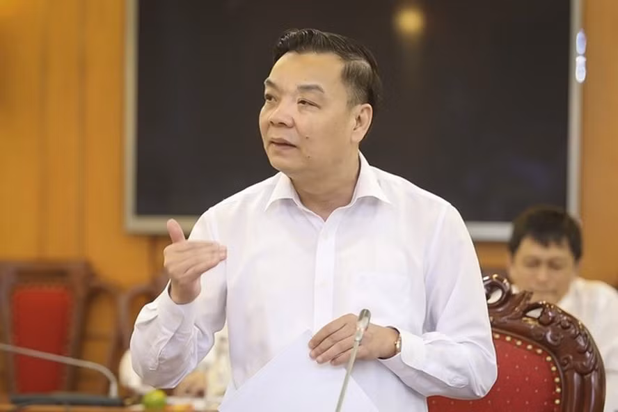 Cùng ngày, Cơ quan Cảnh sát điều tra Bộ Công an (C03) đã tống đạt quyết định khởi tố bị can, thực hiện lệnh khám xét, lệnh bắt bị can để tạm giam đối với ông Chu Ngọc Anh, nguyên Chủ tịch UBND TP Hà Nội, nguyên Bộ trưởng Bộ KH&amp;CN, để điều tra về tội danh "vi phạm quy định về quản lý, sử dụng tài sản nhà nước gây thất thoát lãng phí", theo điều 219 bộ luật Hình sự.