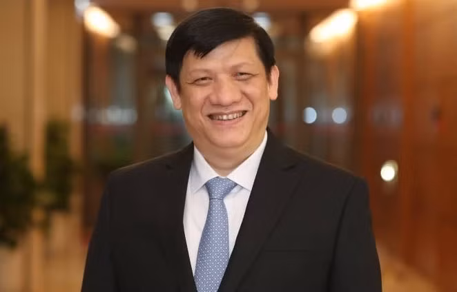 Theo Bộ Công an, ông Nguyễn Thanh Long có hành vi lợi dụng chức vụ, quyền hạn làm trái các quy định của pháp luật trong việc cấp số đăng ký lưu hành, hiệp thương giá và kiểm tra giá hiệp thương kit xét nghiệm COVID-19, gây thiệt hại đặc biệt nghiêm trọng tài sản nhà nước.