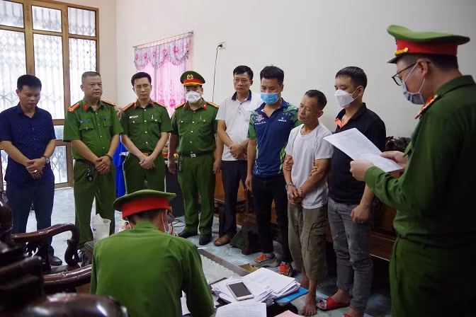 Hai Duong: Lat thu doan “trum” kho chua gan 100 moto nghi la tai san trom cap-Hinh-4