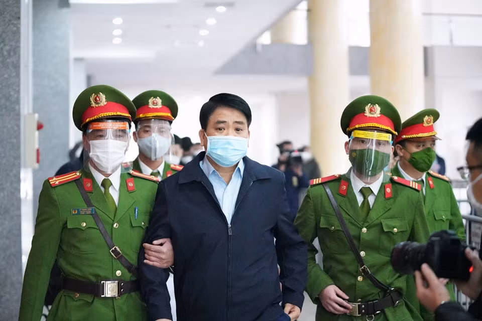  Ông Nguyễn Đức Chung liên quan 3 vụ án: Cụ thể, vụ án chiếm đoạt tài liệu bí mật Nhà nước liên quan Công ty Nhật Cường, ông Nguyễn Đức Chung – cựu Chủ tịch Hà Nội bị tuyên án 5 năm tù. Vụ án "Vi phạm quy định đấu thầu gây hậu quả nghiêm trọng" xảy ra tại Sở Kế hoạch và Đầu tư (KH&amp;ĐT) Hà Nội và một số đơn vị liên quan, ông Chung bị tuyên án 3 năm tù về tội lợi dụng chức vụ, quyền hạn trong khi thi hành công vụ. Vụ án mua chế phẩm Redoxy-3C, mới đây, TAND Cấp cao tại Hà Nội xử phúc thẩm, tuyên án ông Chung 5 năm tù, giảm 3 năm tù so với án sơ thẩm.