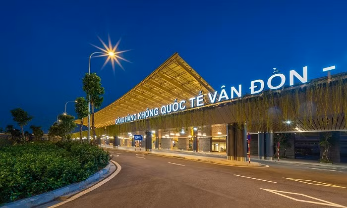 Trước khi thí điểm thành lập Ban Quản lý Khu kinh tế Vân Đồn thì địa bàn Huyện Vân Đồn vẫn do Ban quản lý Khu kinh tế Quảng Ninh quản lý.