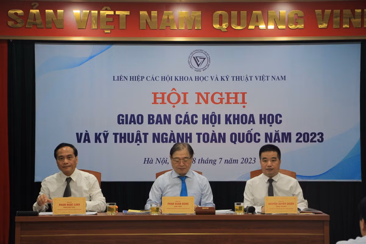 Phat huy suc manh Hoi Khoa hoc va Ky thuat nganh toan quoc