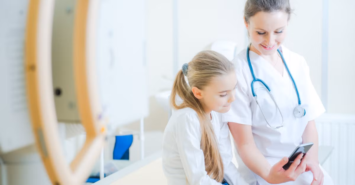 Trong trường hợp nghiêm trọng, nó có thể gây ra dao động huyết áp và tổn thương chức năng thận. Các nghiên cứu đã phát hiện ra rằng ăn đồ ăn vặt có thể gây nghiện. Nghiện đồ ăn vặt sẽ làm hạn chế số thực phẩm lành mạnh nạp vào cơ thể và gây dậy thì sớm ở trẻ.