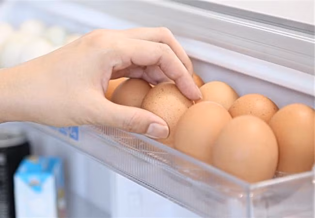 Cụ thể, Aspergillus flavus sẽ chuyển hóa thành aflatoxin cực kỳ độc hại trong cơ thể. Nếu bạn vẫn chưa thể cảm nhận được mức độ độc hại của aflatoxin thì phép so sánh này sẽ khiến bạn giật mình. Thông thường, 1mg aflatoxin sẽ gây ung thư.