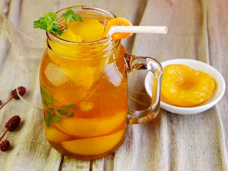 Ít thì sẽ đắt hơn, nhiều thương lái vì muốn kéo dài thời gian bảo quản trái cây mà sử dụng một số các phương pháp gây hại cho sức khỏe. Thông thường, đào được ngâm trong một loại nước bảo quản để kéo dài thời gian bảo quản, cải thiện mùi vị. Khi ăn không có cảm giác gì bất thường, chỉ khi ăn quá nhiều sẽ dễ gây hại cho cơ thể.