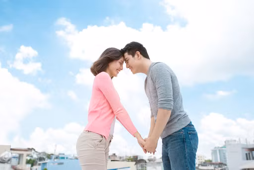  2. Có lợi cho sức khỏe hệ thống miễn dịch: Đời sống tình dục có thể làm giảm căng thẳng tinh thần mà căng thẳng có liên quan mật thiết đến chức năng miễn dịch. Người có đời sống tình dục thường xuyên, lượng kháng thể IgA trong nước bọt cao hơn, có thể chống nhiễm trùng hiệu quả.