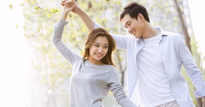  10. Kéo dài tuổi thọ: Năm 1997, một nghiên cứu kéo dài 10 năm đối với đàn ông trung niên cho thấy, những người đàn ông thường xuyên đạt cực khoái có nguy cơ tử vong trong 10 năm thấp hơn một nửa so với những người đàn ông ít đạt cực khoái.