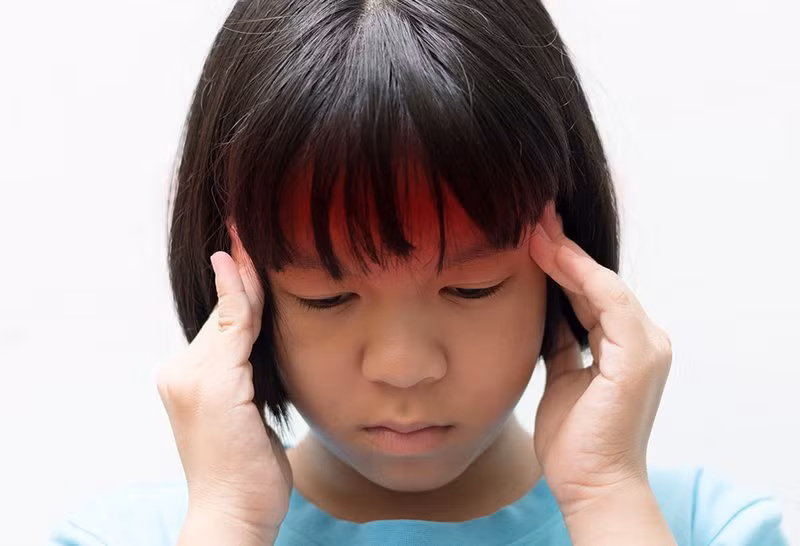 Thứ tư là uống rượu, uống rượu quá mức hoặc thậm chí nghiện rượu là một yếu tố nguy cơ độc lập đối với các bệnh tim mạch và mạch máu não.