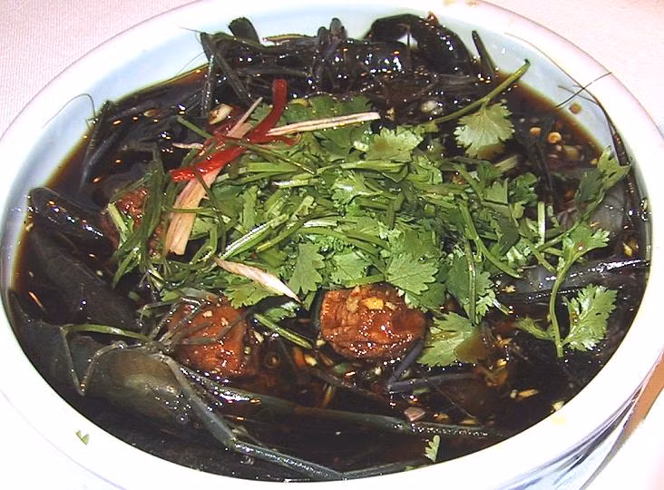Về phía các chuyên gia dinh dưỡng, họ cũng lên án kiểu ăn sống nuốt tươi này và cho rằng, hải sản là một trong những loại thực phẩm nhiều vi khuẩn, ký sinh trùng nhất. Ăn sống hoặc ăn tái cực kỳ dễ nhiễm bệnh. Chính vì vậy, mặc dù tôm say rượu là đặc sản nhưng các chuyên gia dinh dưỡng vẫn khuyên mọi người tốt nhất nên tránh xa.