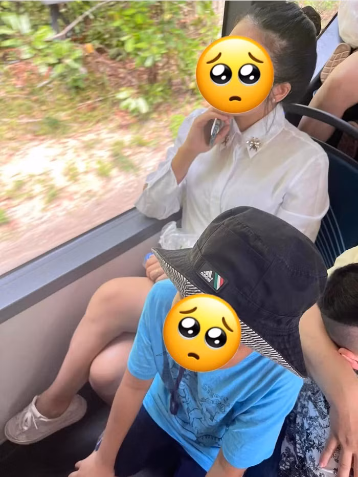Trong bài đăng của mình, người mẹ này cho biết: "Cả nhà mình lên xe thì đã hết chỗ, mình có nói bạn nữ áo trắng kia nhường chỗ giúp bé nhà mình, nhưng bạn đó nhất định không nhường. Dù mình đã nói là tài xế có nhắc nhường ghế cho người già, trẻ em và phụ nữ có bầu hoặc người lớn bế em bé. Nhưng bạn nữ nhất định không nhường ghế. Mình đã bảo con trai mình ngồi ké vào, nhưng thật sự trông thằng bé ngồi rất tội. Bạn kia trông xinh đó, nhưng ý thức kém quá”.