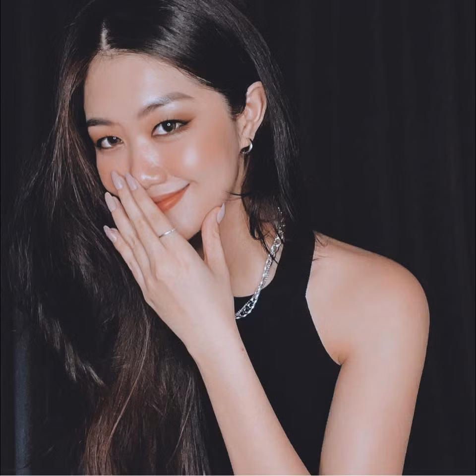Gương mặt chuẩn Á Đông cùng vóc dáng quyến rũ của mỹ nhân Đà Nẵng luôn nhận về "mưa lời khen".