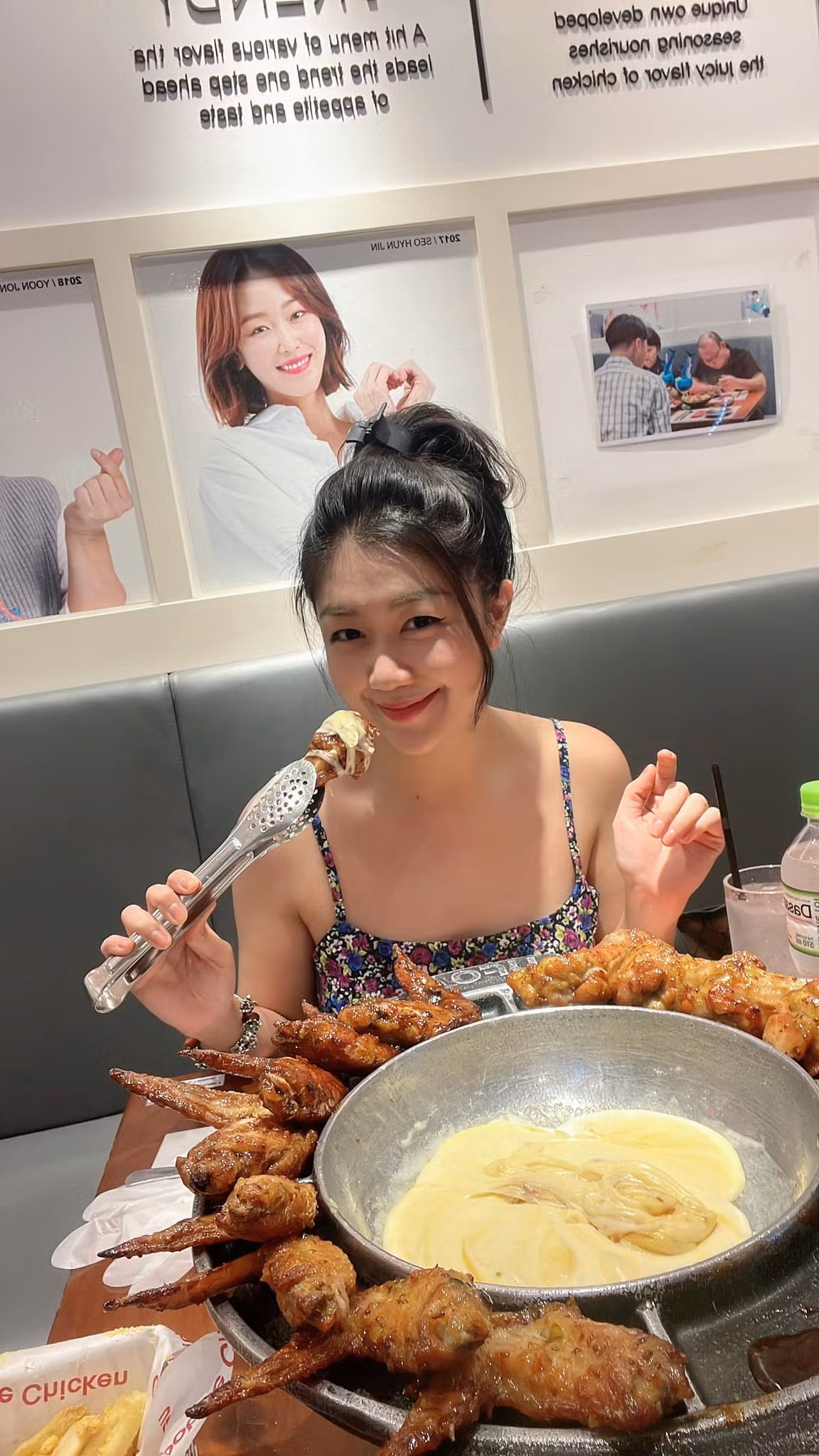 Trên trang cá nhân, cô thường xuyên chia sẻ những hình ảnh đời thường gần gũi.