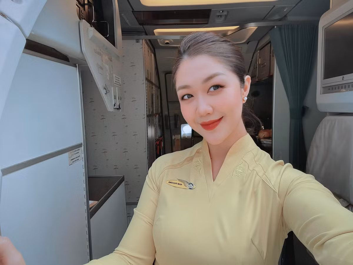 Tôn Nữ Nam Phương được biết tới là tiếp viên hàng không Vietnam Airlines xinh đẹp.