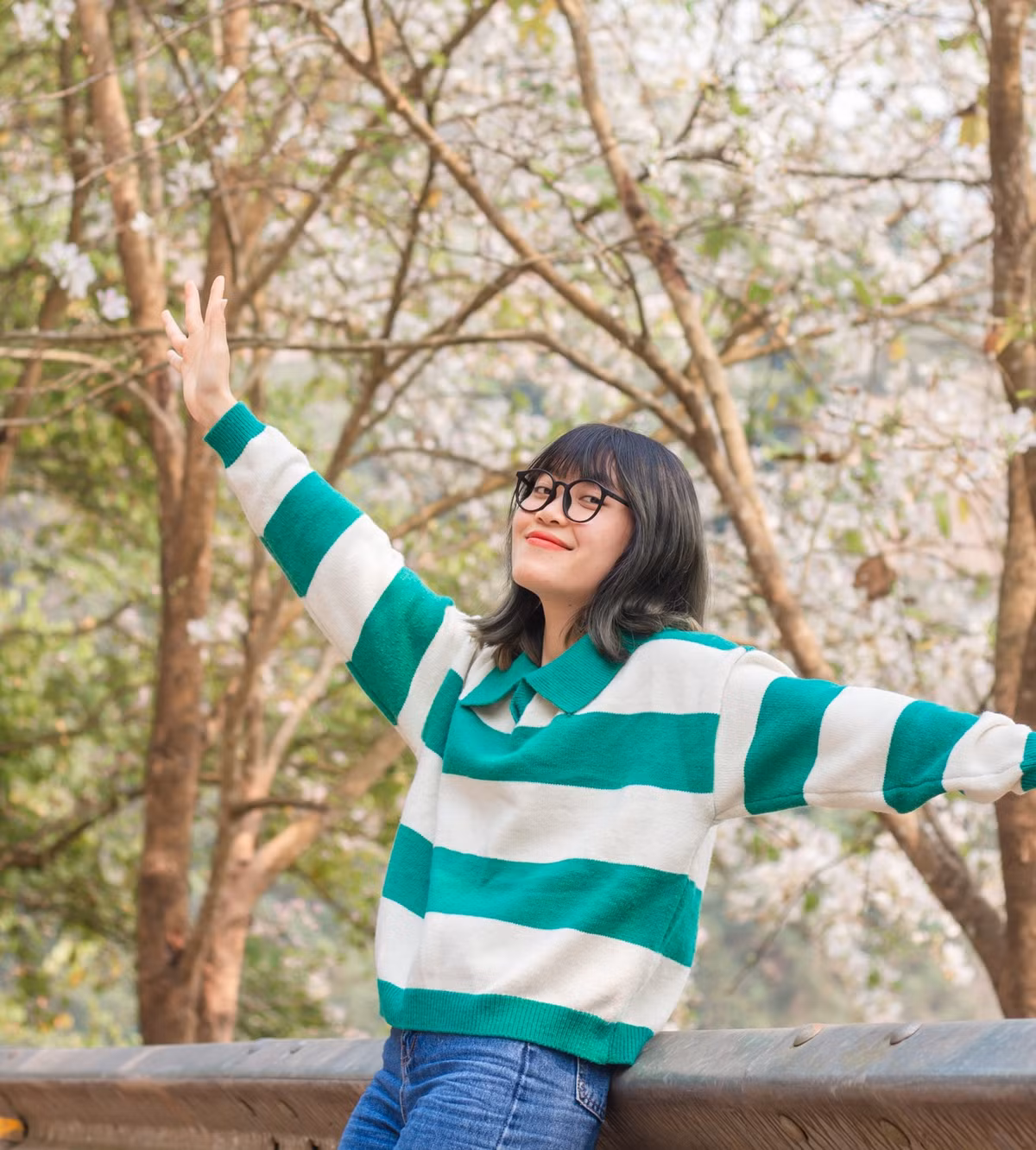 Nhiều người không khỏi thích thú và bật cười trước ý tưởng độc lạ và sáng tạo của đôi bạn trẻ này. Ảnh: Yến Lee